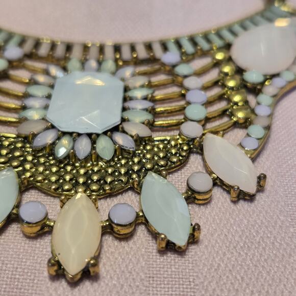 Iridescent Faux Opals Pastel Amozanite Beads Bib Style Necklace Gold Tone Bold - Picture 9 of 10